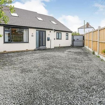 Modern Harrogate House Sleeps 10, Cinema Room & Hot Tub 外观 照片