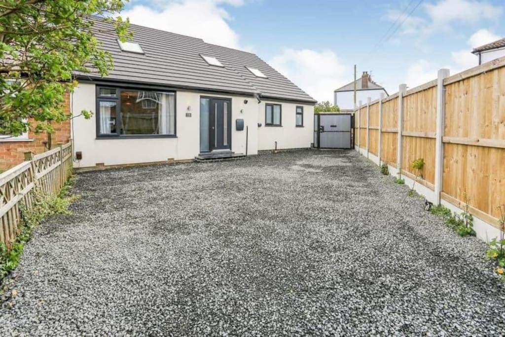 Modern Harrogate House Sleeps 10, Cinema Room & Hot Tub 外观 照片