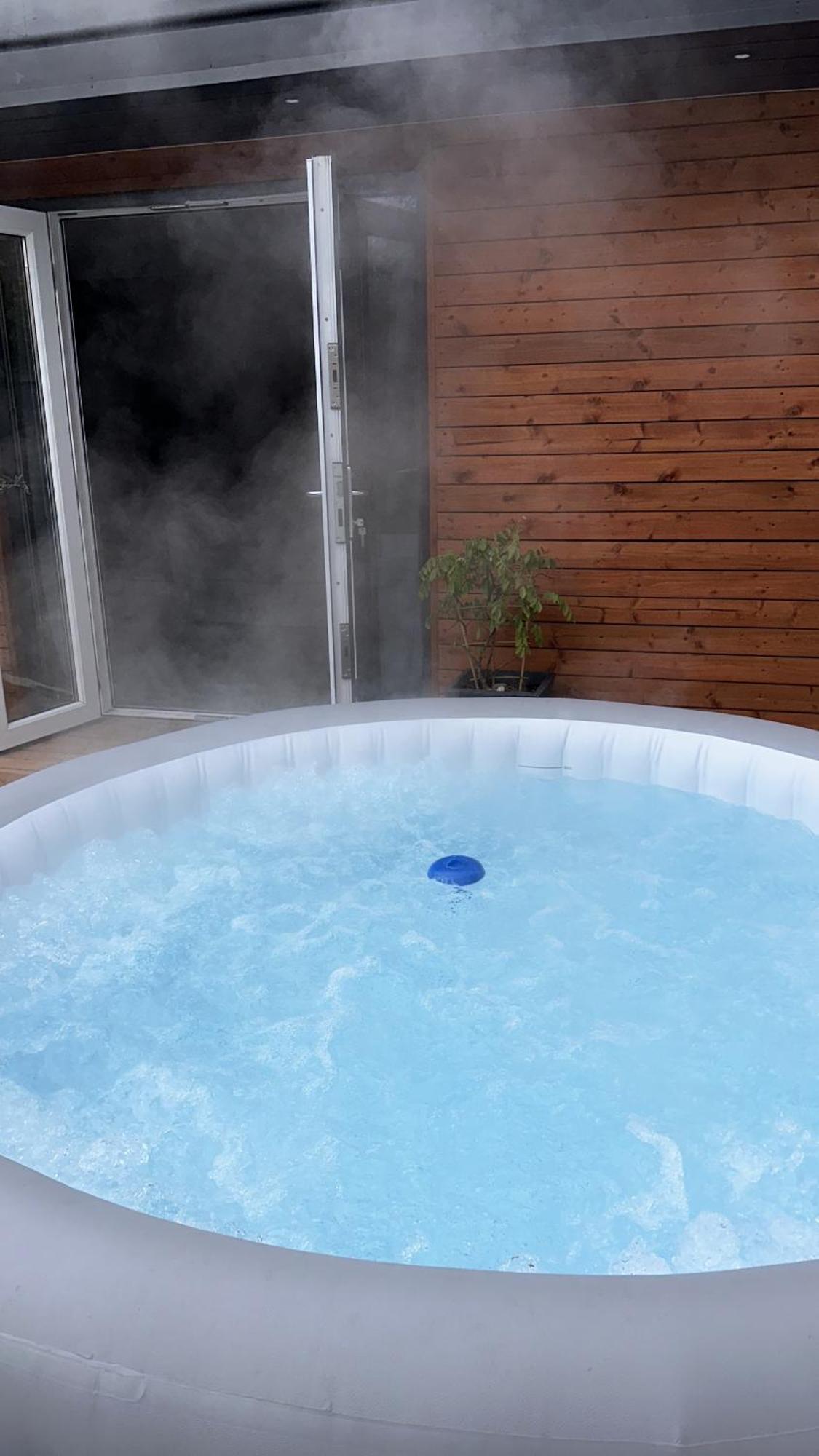 Modern Harrogate House Sleeps 10, Cinema Room & Hot Tub 外观 照片