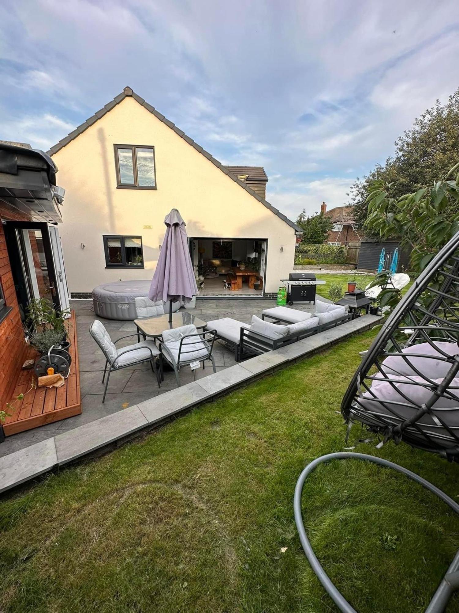 Modern Harrogate House Sleeps 10, Cinema Room & Hot Tub 外观 照片